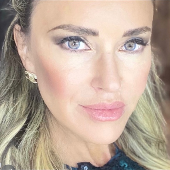 Meet Your Posher! - Picture 1 of 3